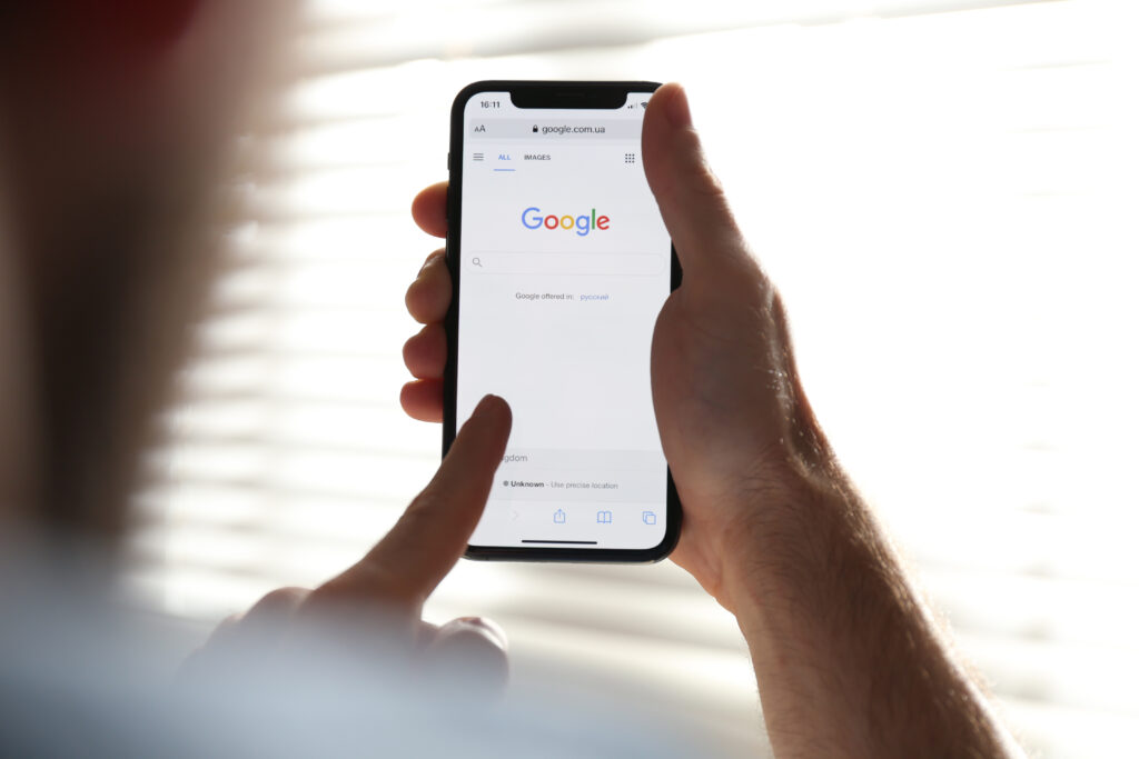 Google search engine on a smartphone