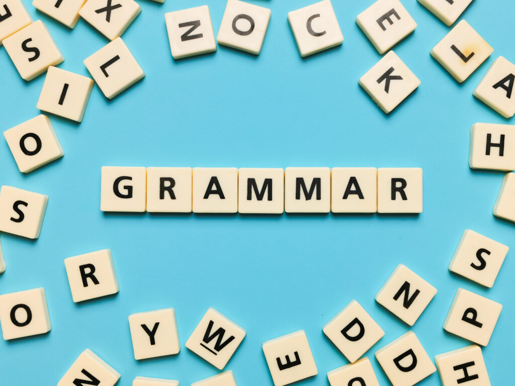 Mots "grammar" écrit avec les lettres du scrabble
